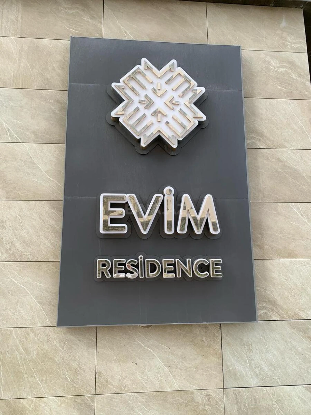 Satılır 3 otaqlı mənzil 139.8 m²