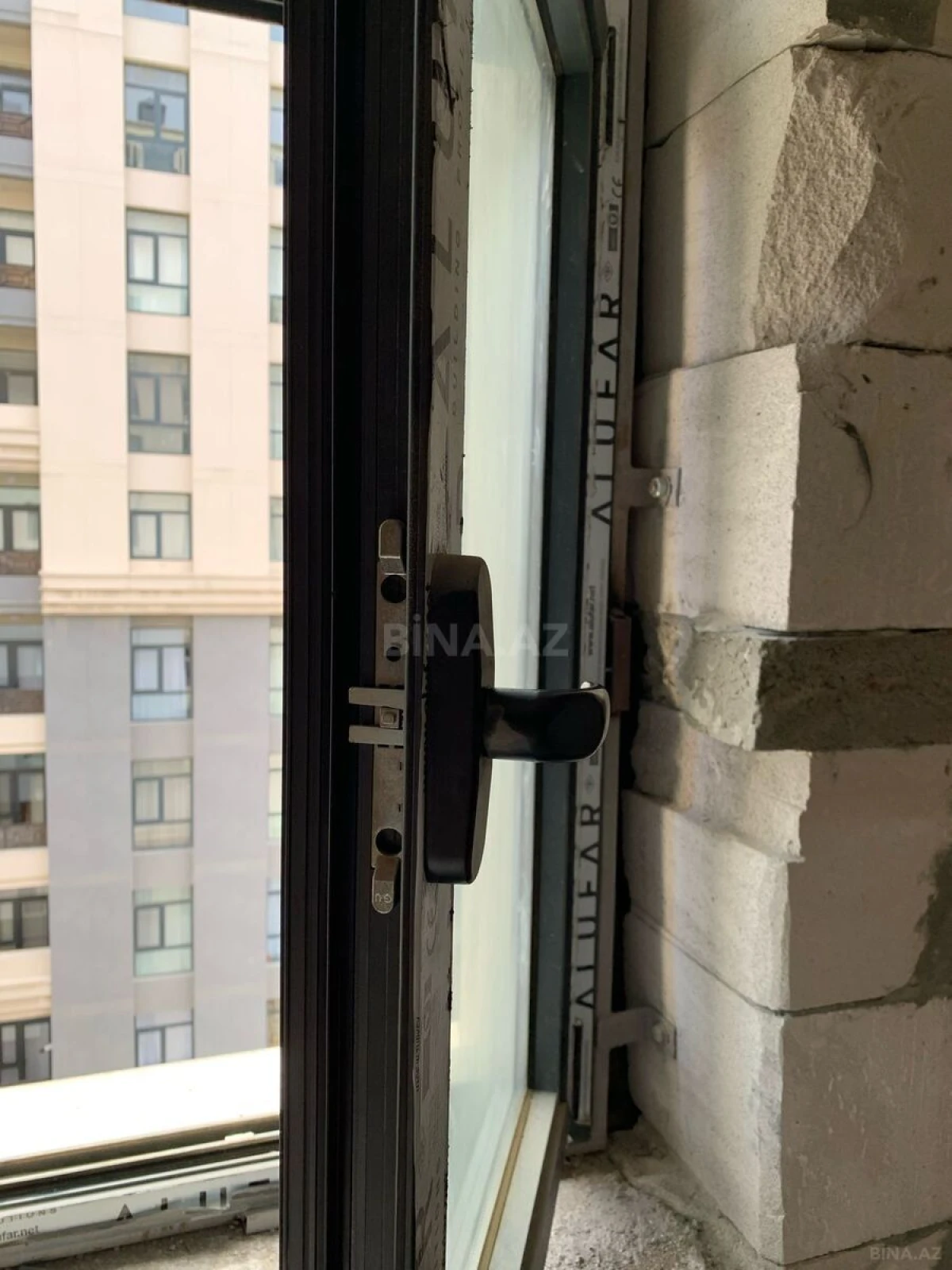 Satılır 3 otaqlı mənzil 139.8 m²