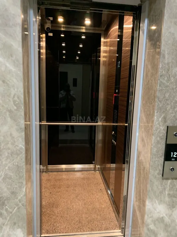 Satılır 3 otaqlı mənzil 139.8 m²