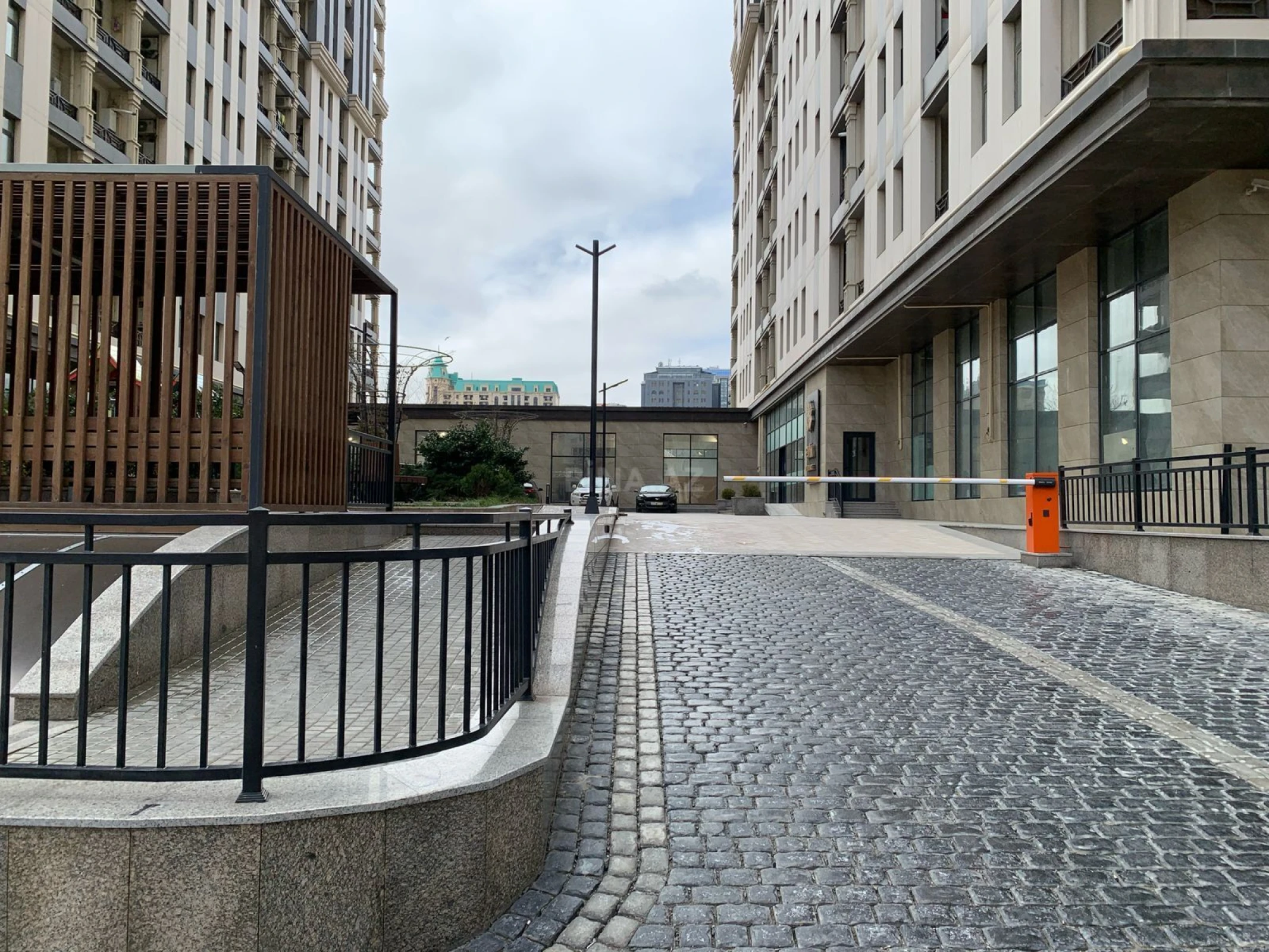 Satılır 3 otaqlı mənzil 139.8 m²