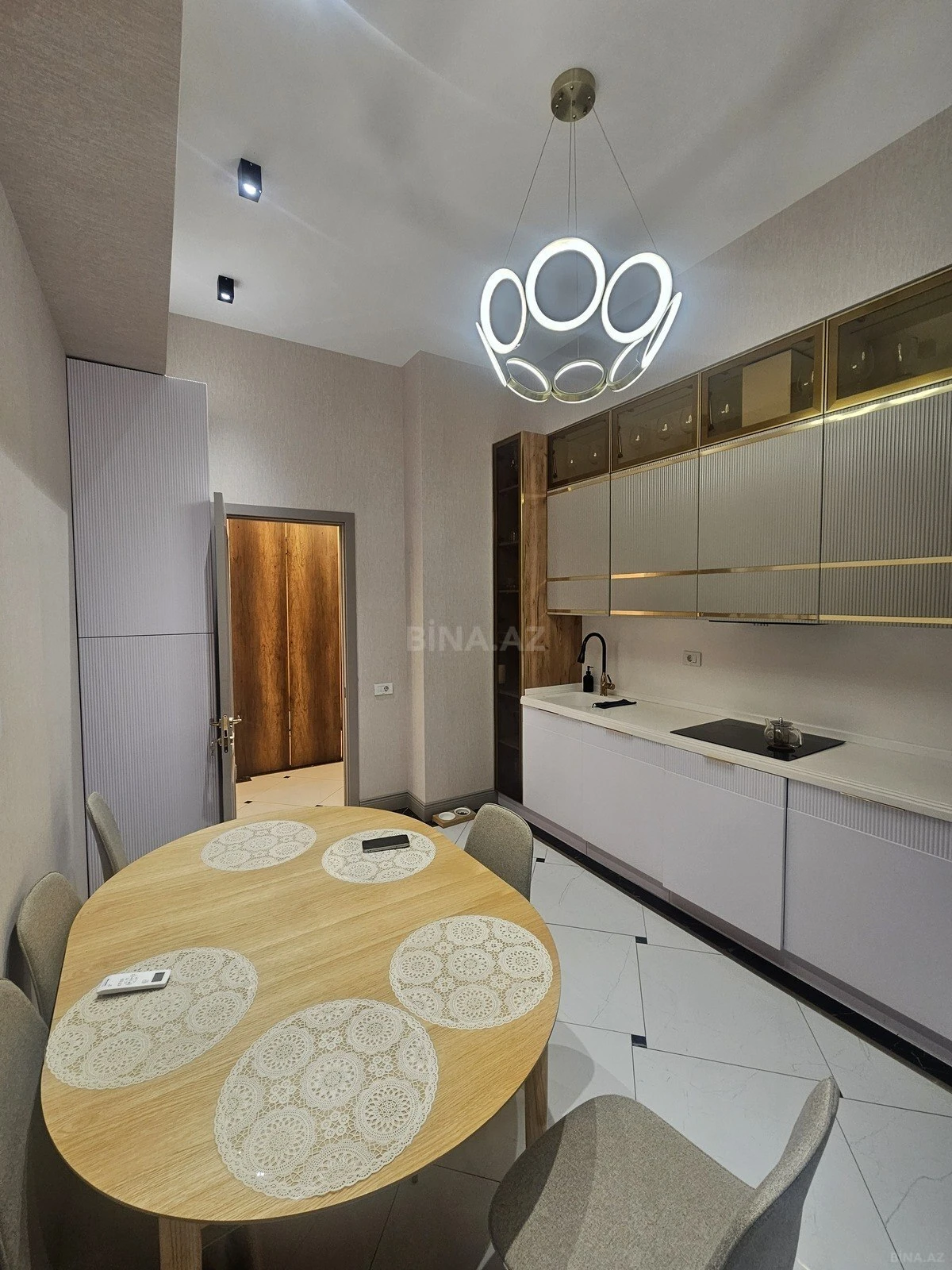 Satılır 3 otaqlı mənzil 116 m²