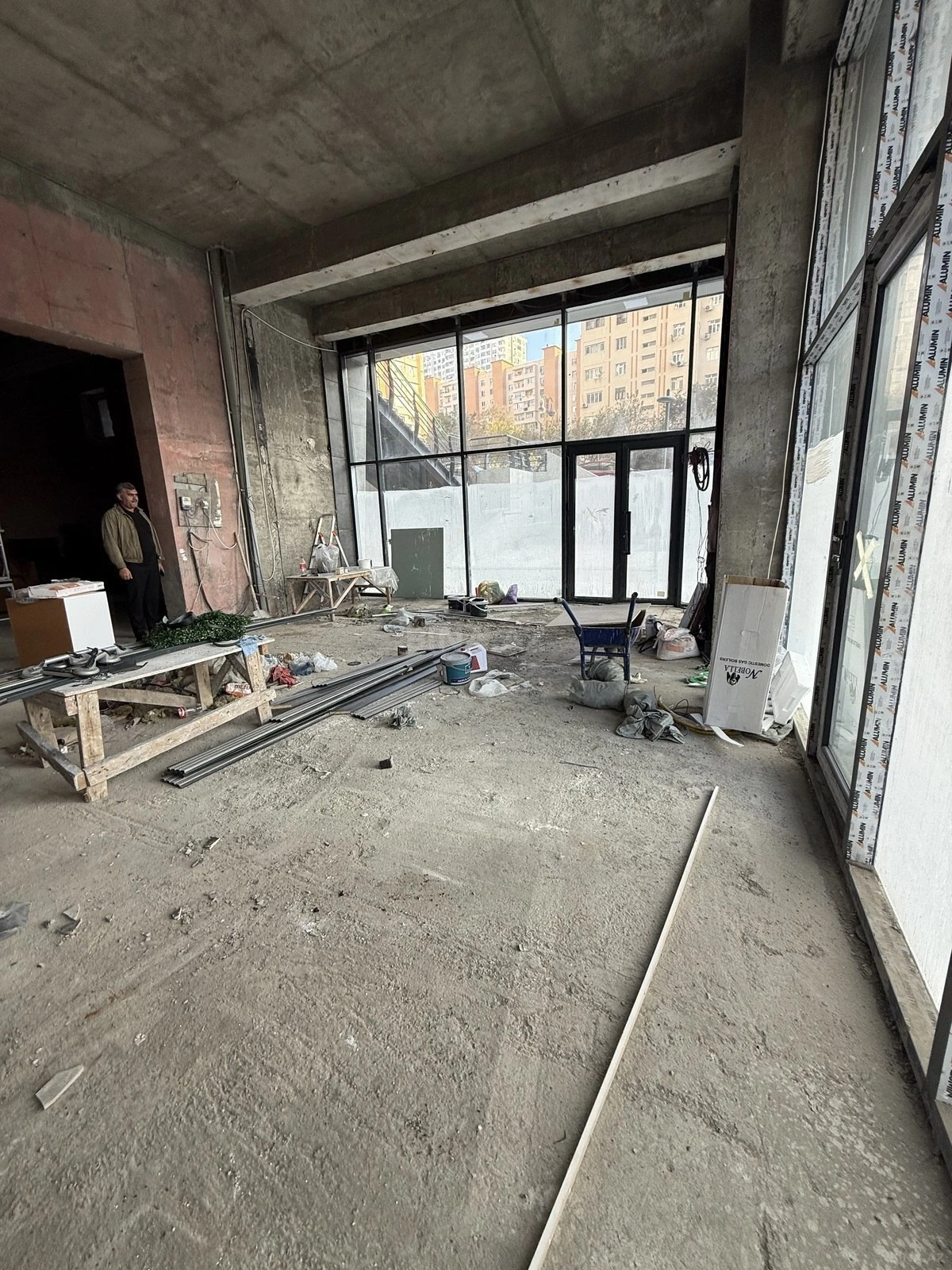 Satılır obyekt 175 m²