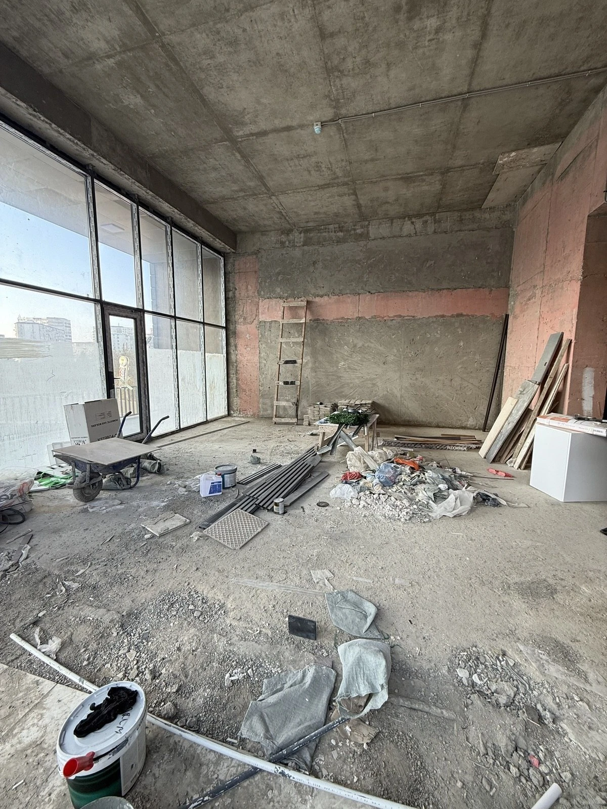 Satılır obyekt 175 m²