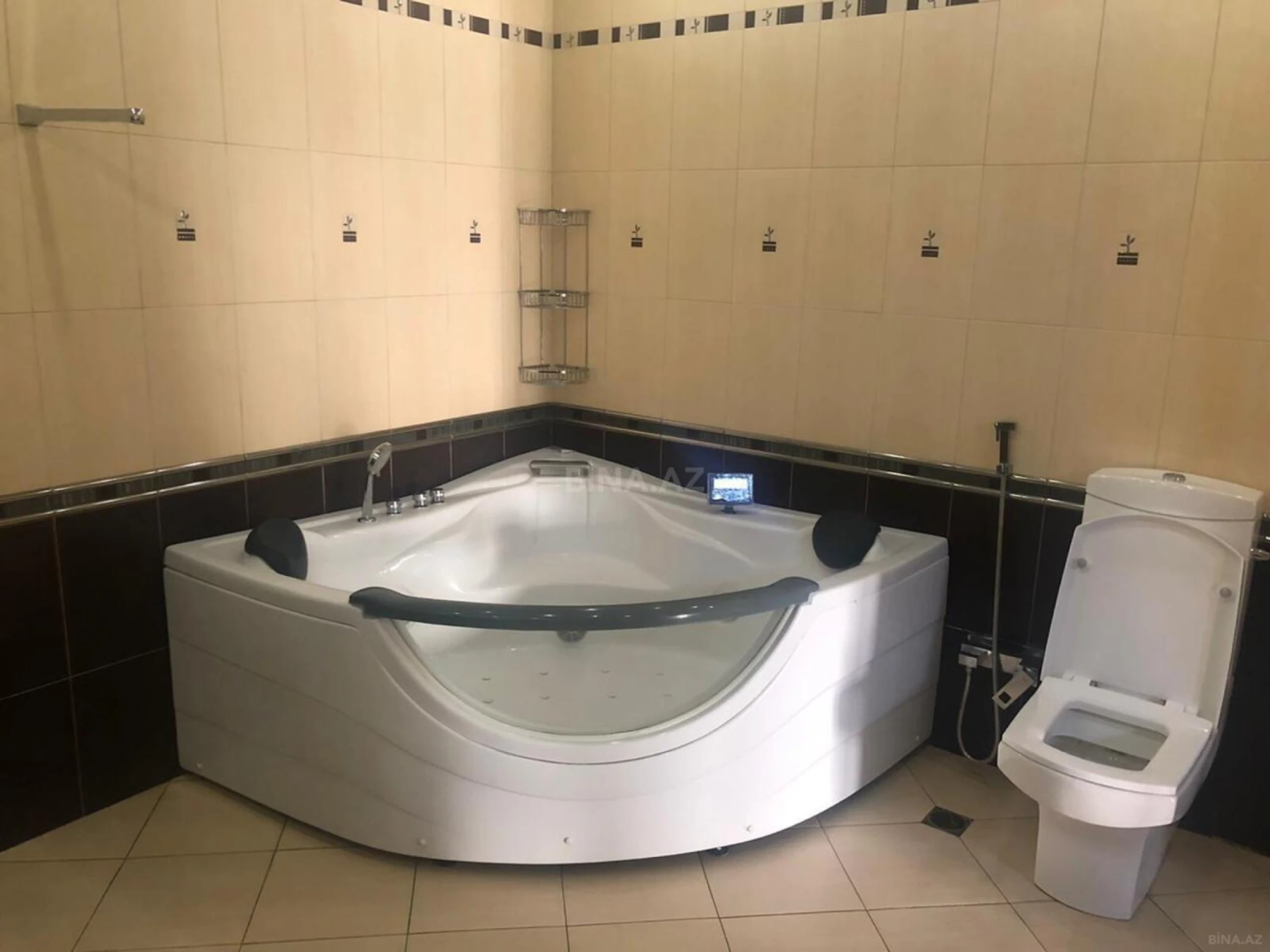 Kirayə verilir 4 otaqlı mənzil 217 m²