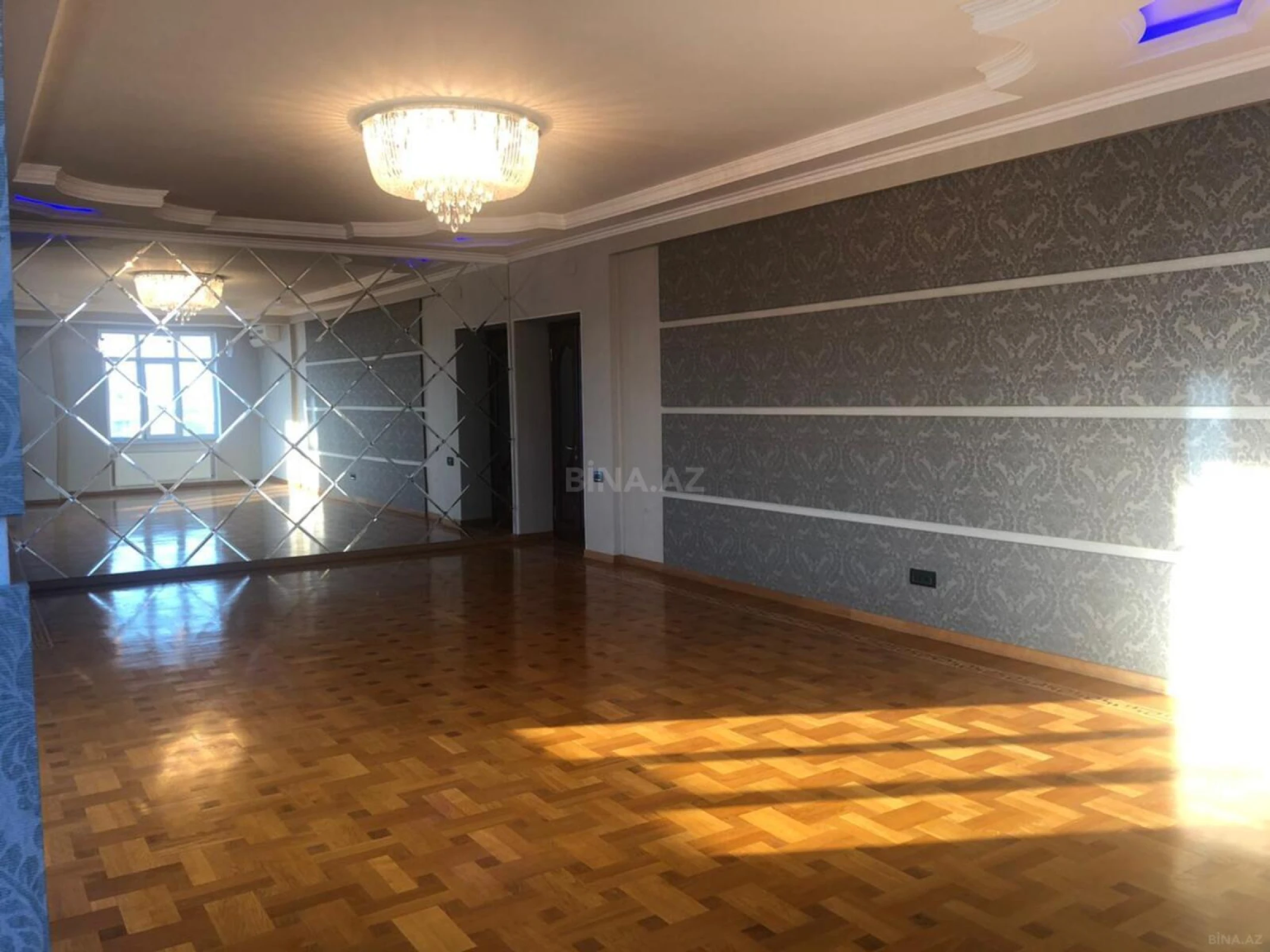 Kirayə verilir 4 otaqlı mənzil 217 m²