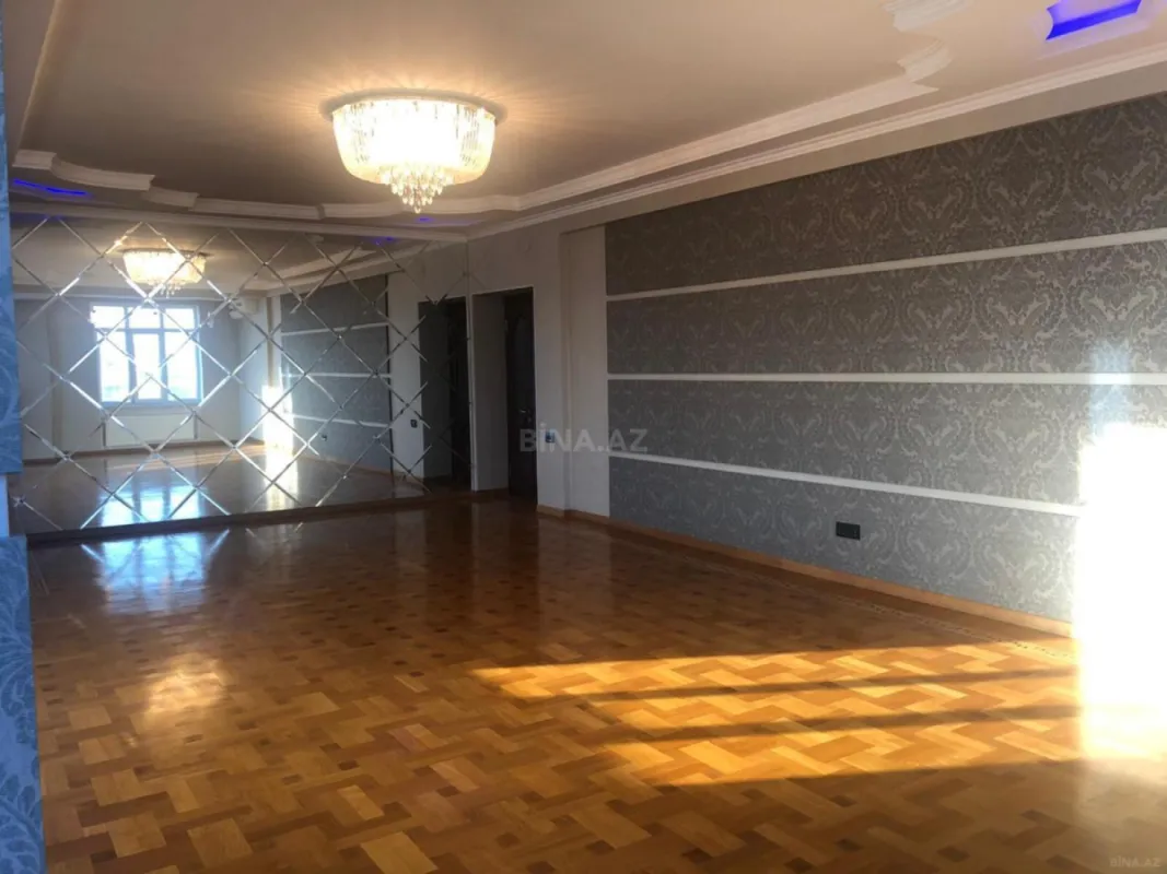 Kirayə verilir 4 otaqlı mənzil 217 m²