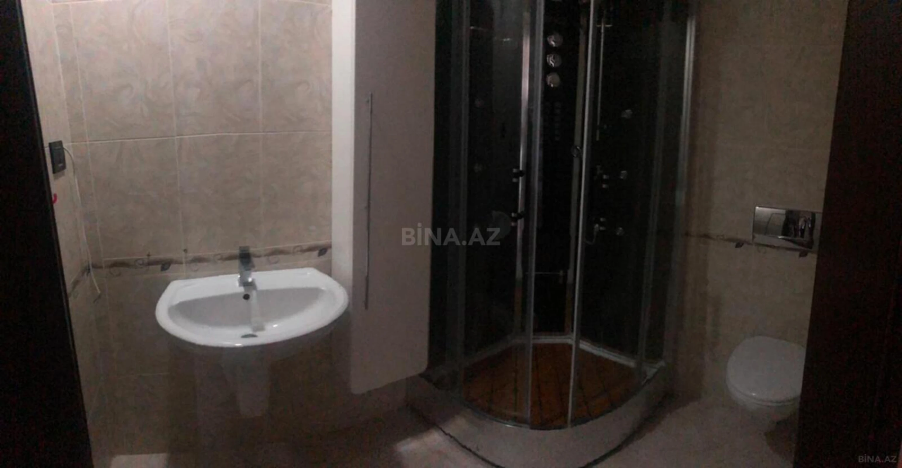 Kirayə verilir 4 otaqlı mənzil 217 m²
