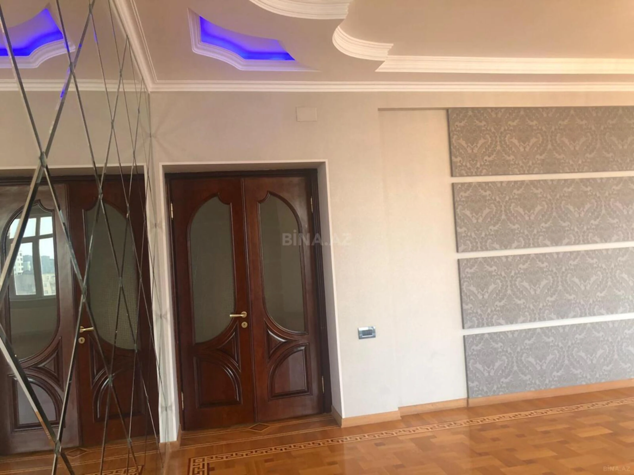 Kirayə verilir 4 otaqlı mənzil 217 m²