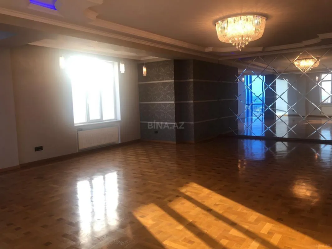Kirayə verilir 4 otaqlı mənzil 217 m²