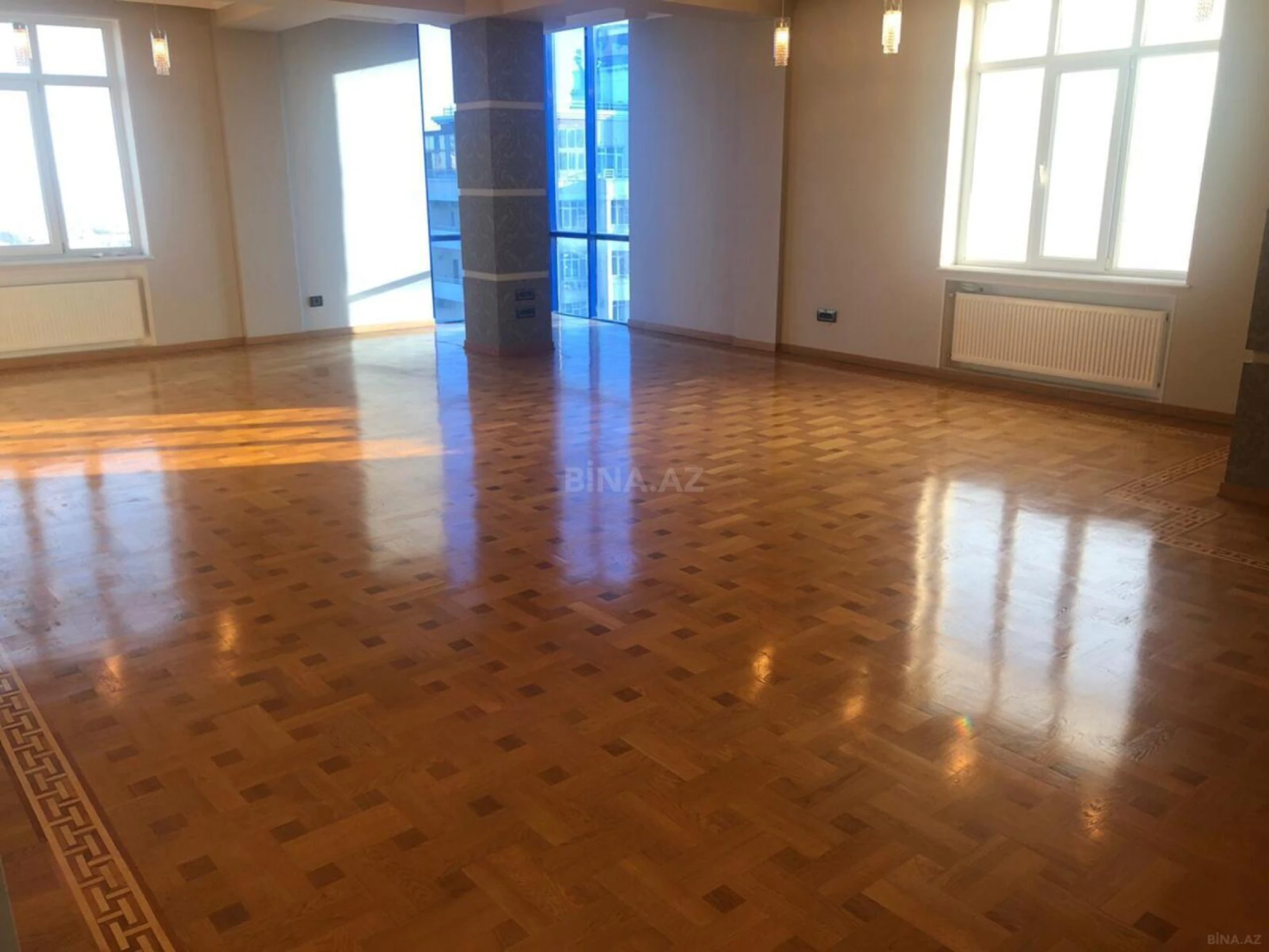 Kirayə verilir 4 otaqlı mənzil 217 m²