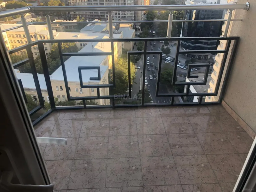 Kirayə verilir 4 otaqlı mənzil 217 m²