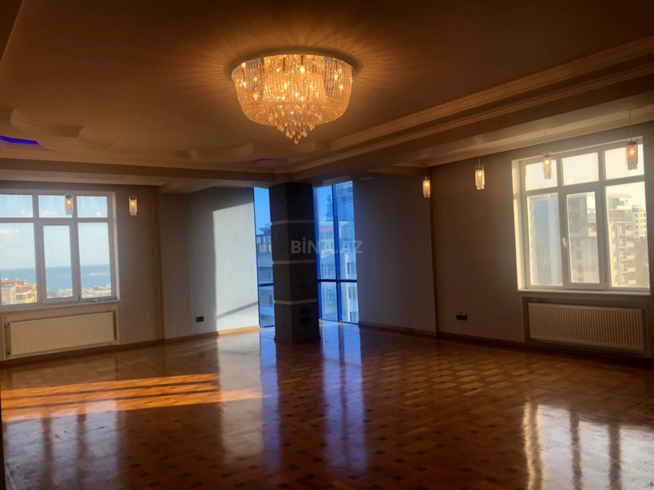 Kirayə verilir 4 otaqlı mənzil 217 m²