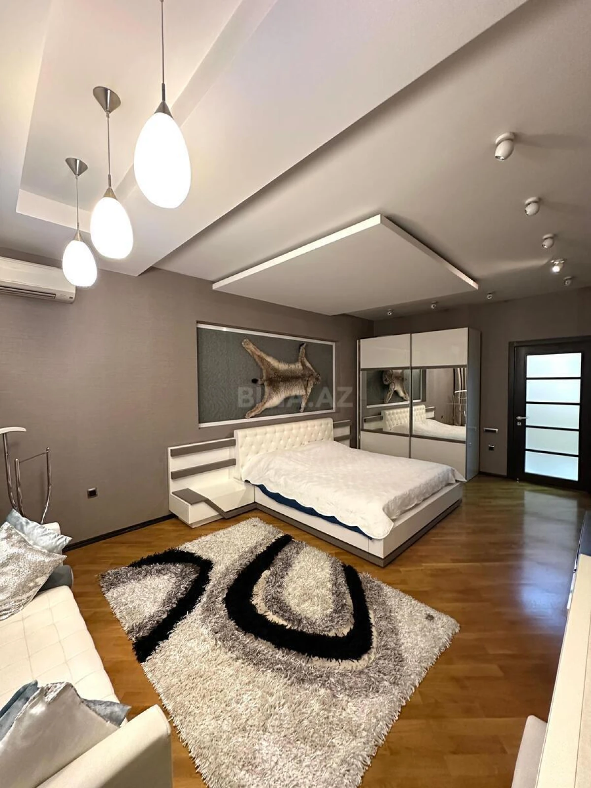 Satılır 3 otaqlı mənzil 170 m²