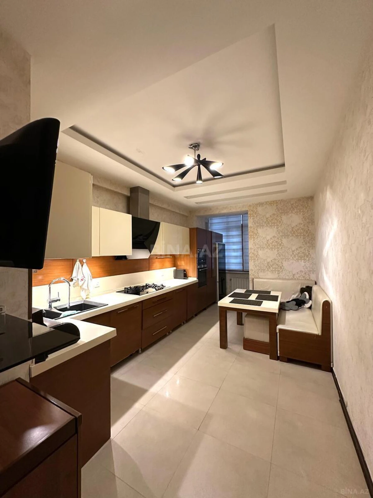 Satılır 3 otaqlı mənzil 170 m²