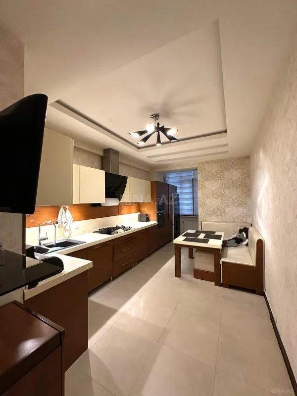 Satılır 3 otaqlı mənzil 170 m²