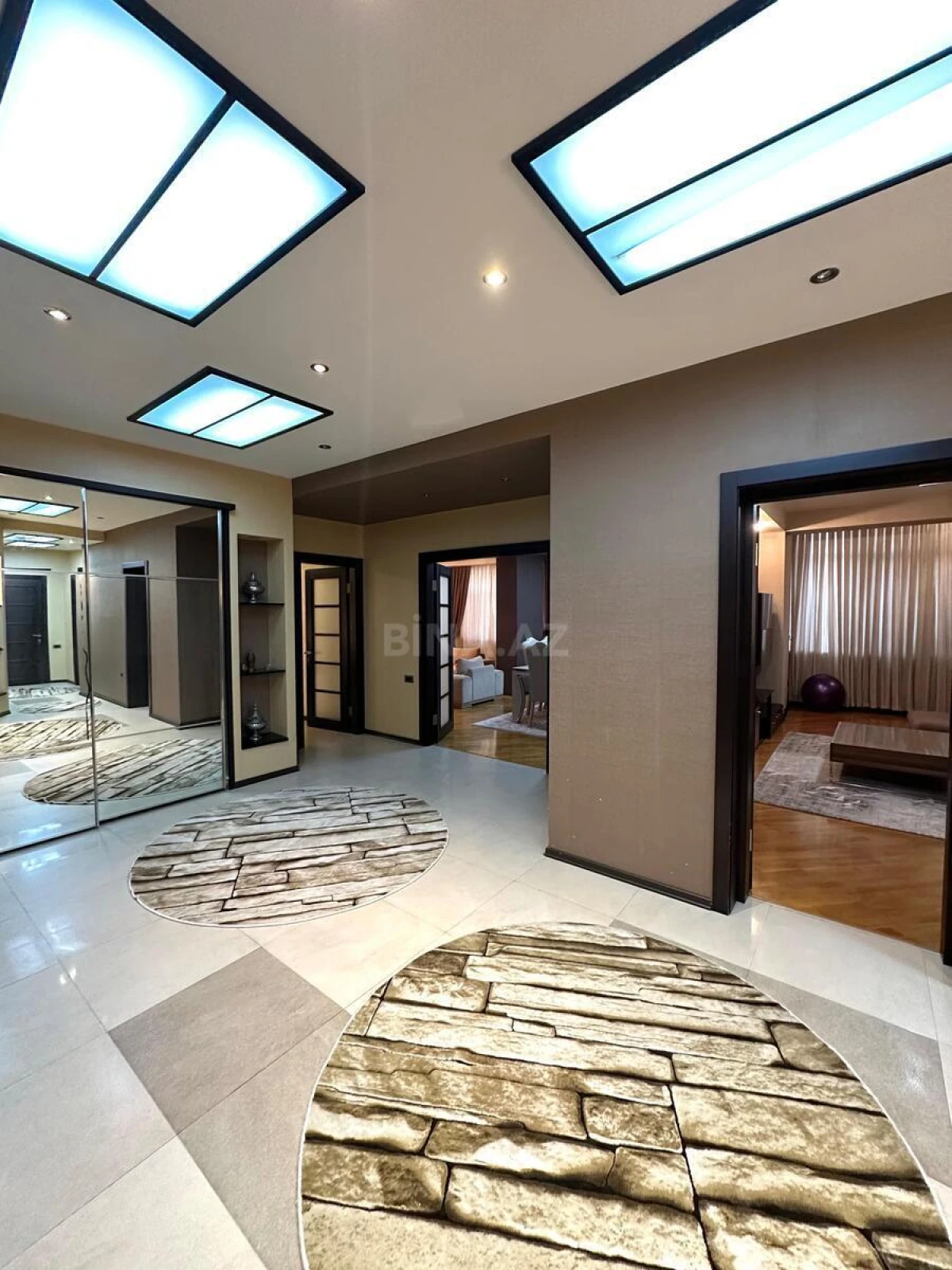 Satılır 3 otaqlı mənzil 170 m²