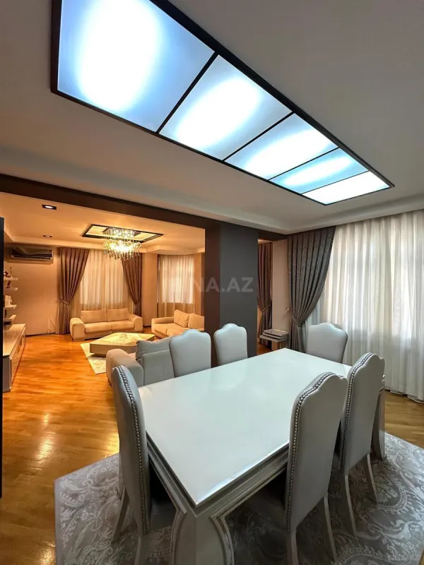 Satılır 3 otaqlı mənzil 170 m²