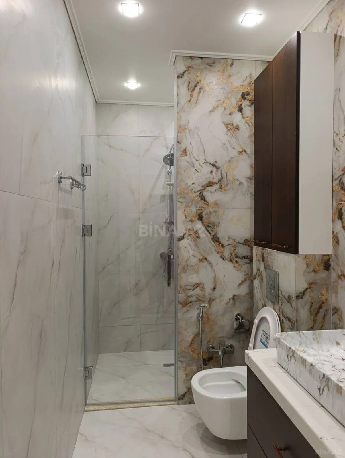 Kirayə verilir 2 otaqlı mənzil 65 m²