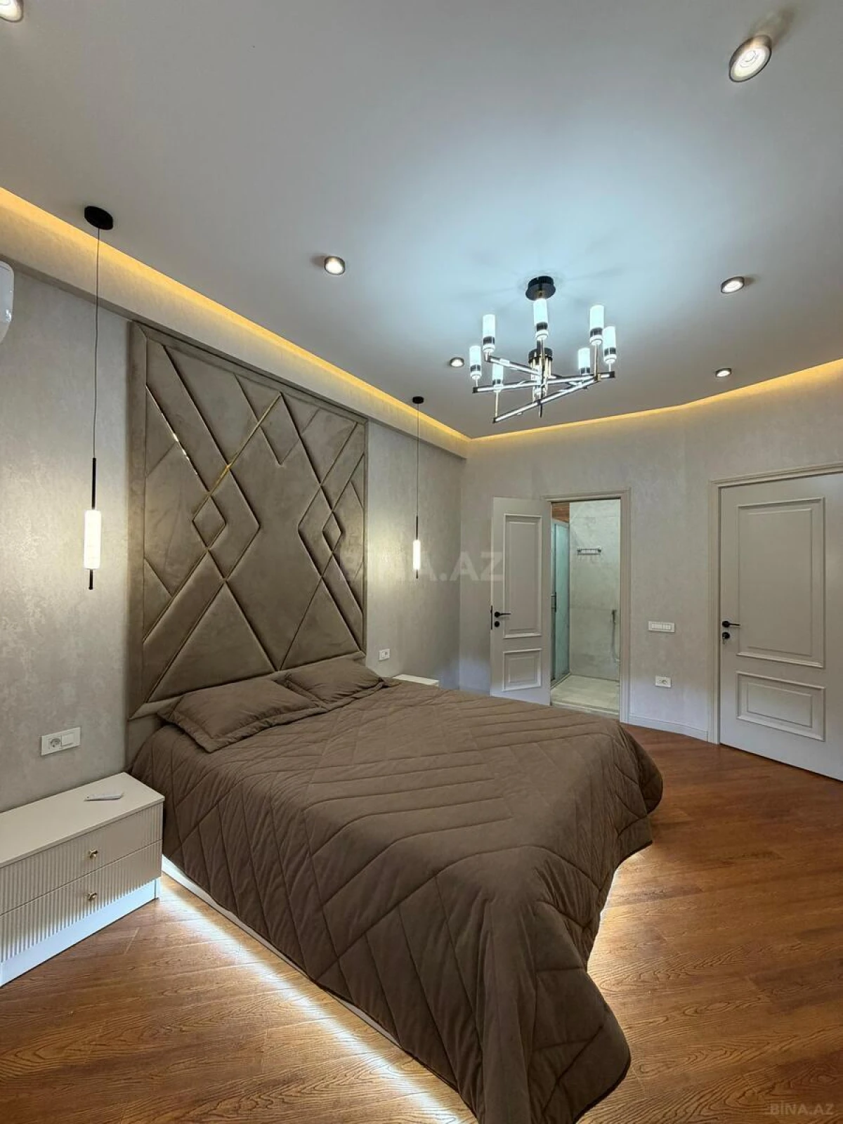 Satılır 4 otaqlı mənzil 145 m²