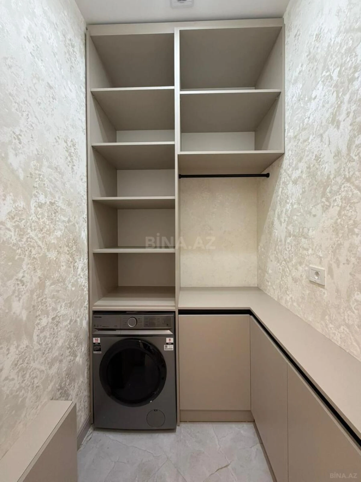 Satılır 4 otaqlı mənzil 145 m²