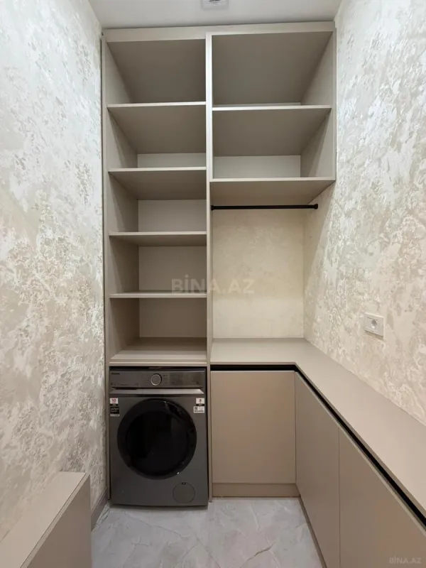 Satılır 4 otaqlı mənzil 145 m²