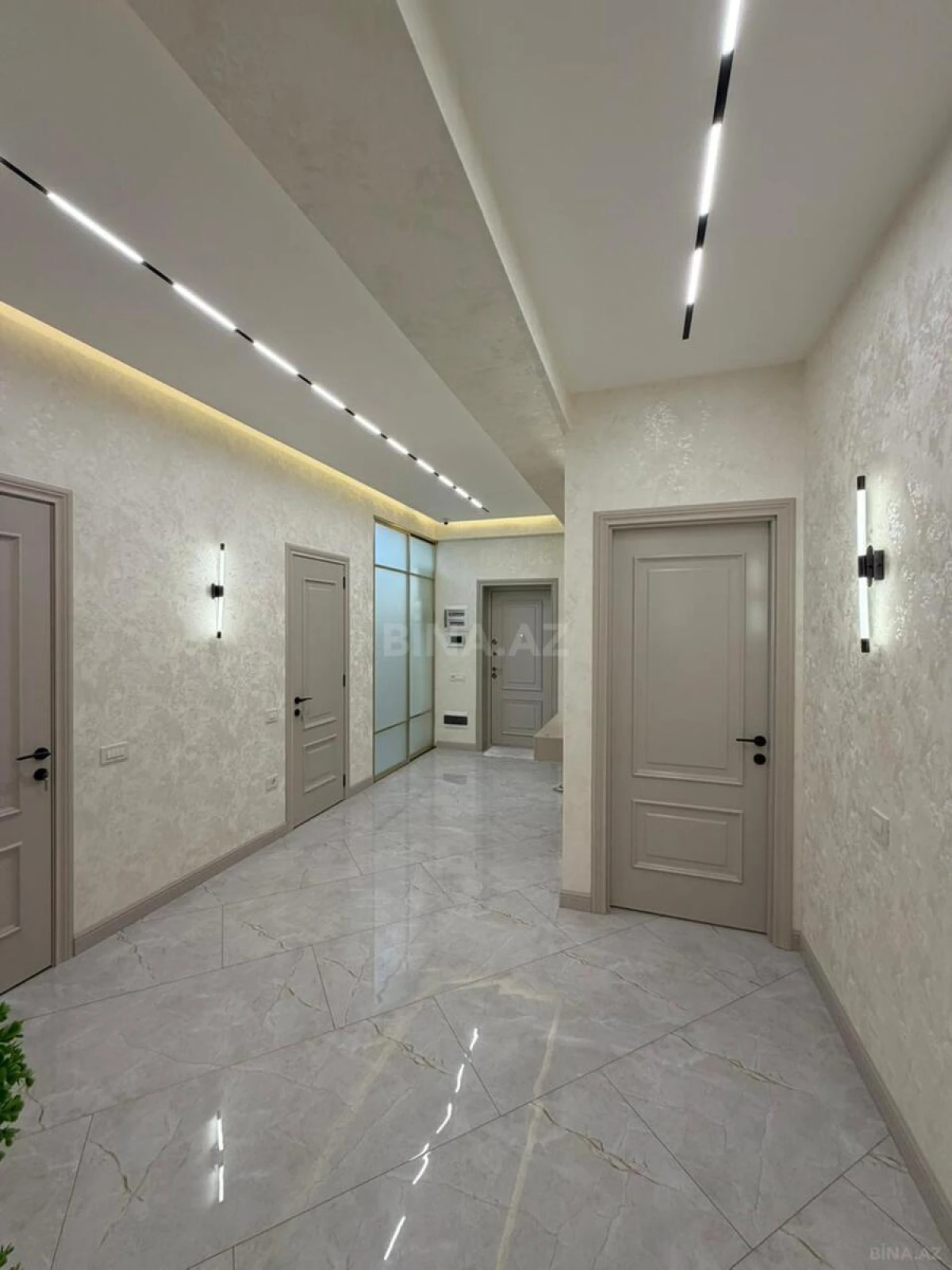 Satılır 4 otaqlı mənzil 145 m²