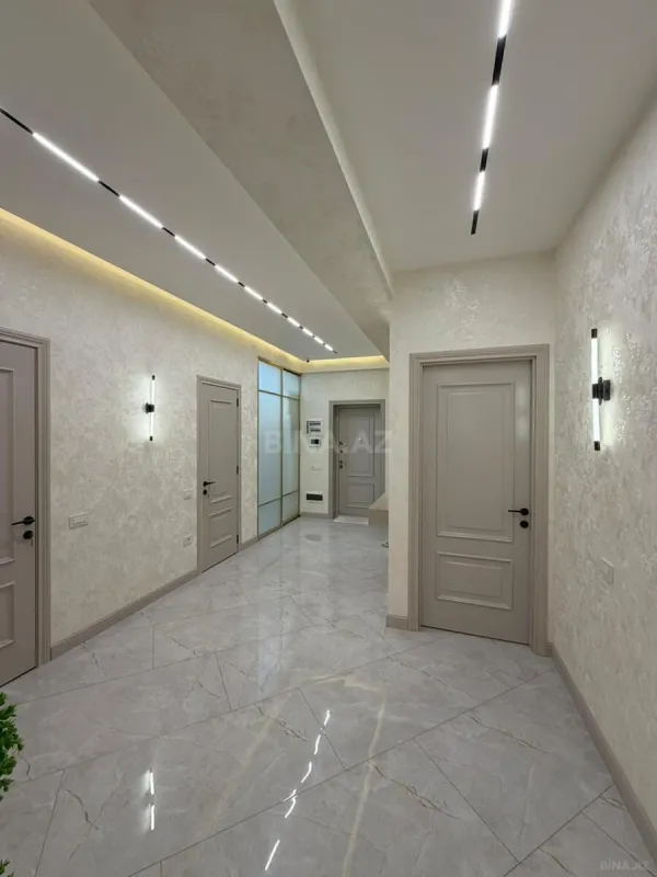 Satılır 4 otaqlı mənzil 145 m²