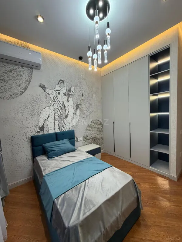 Satılır 4 otaqlı mənzil 145 m²