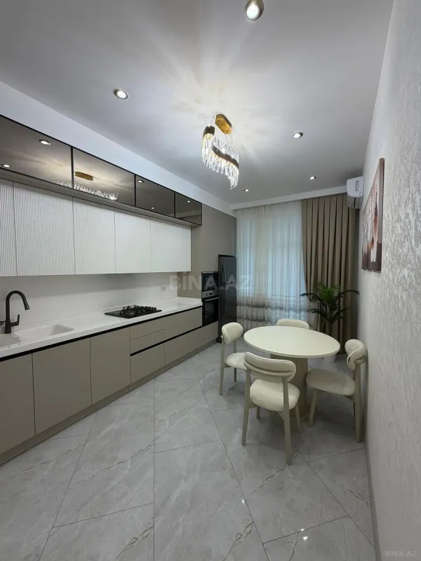 Satılır 4 otaqlı mənzil 145 m²