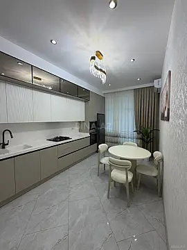 Satılır 4 otaqlı mənzil 145 m²