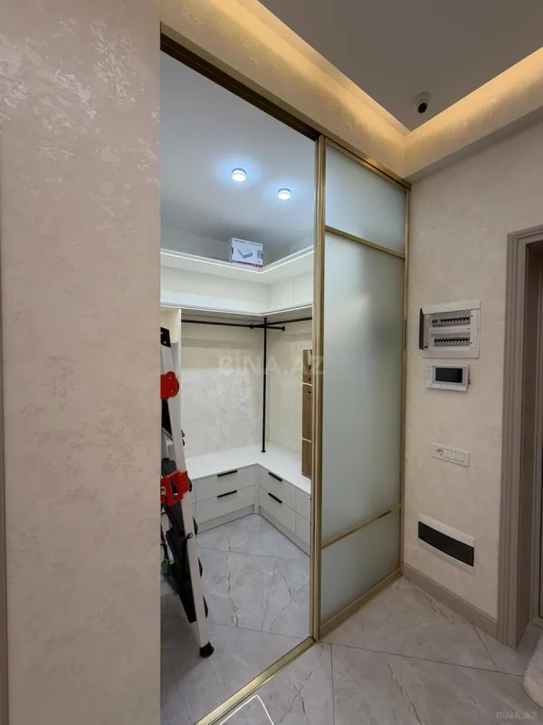 Satılır 4 otaqlı mənzil 145 m²