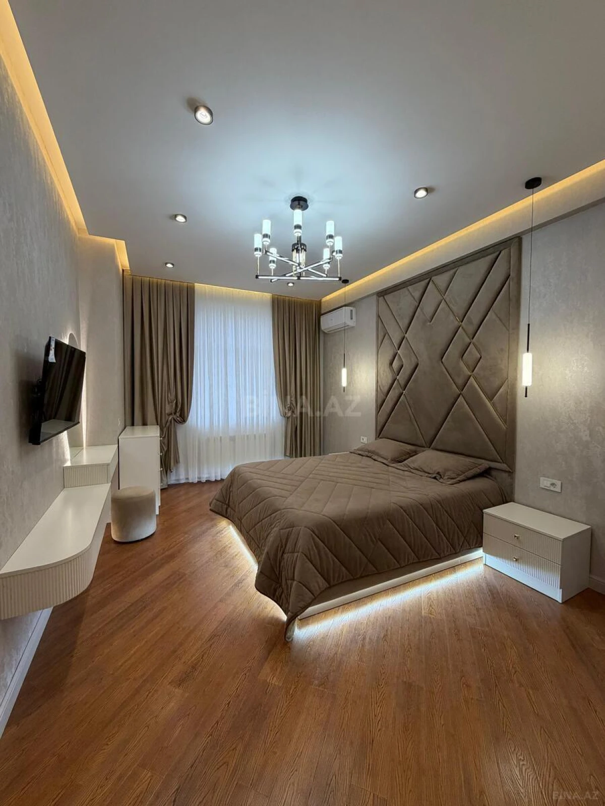 Satılır 4 otaqlı mənzil 145 m²