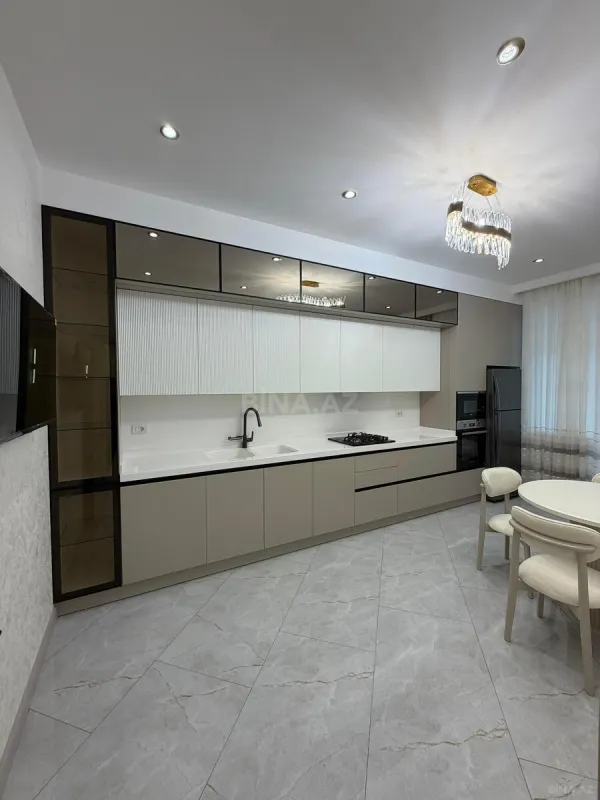 Satılır 4 otaqlı mənzil 145 m²