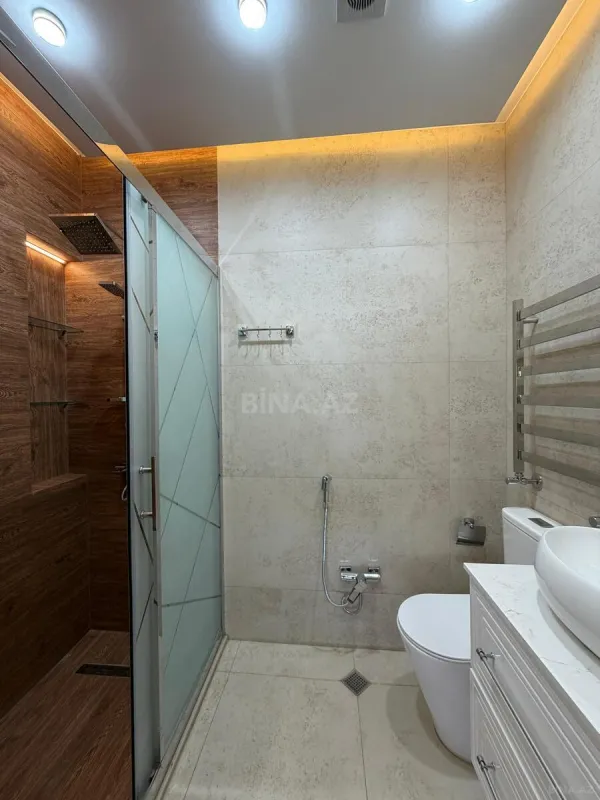 Satılır 4 otaqlı mənzil 145 m²