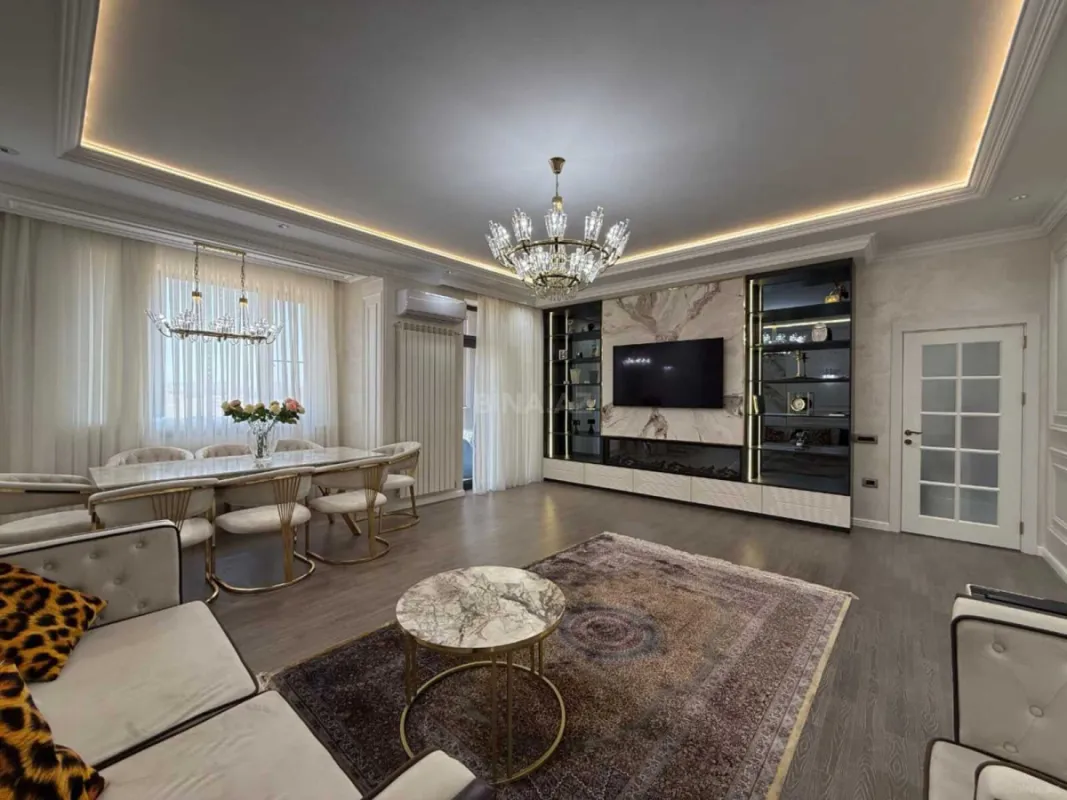 Satılır 4 otaqlı mənzil 130 m²