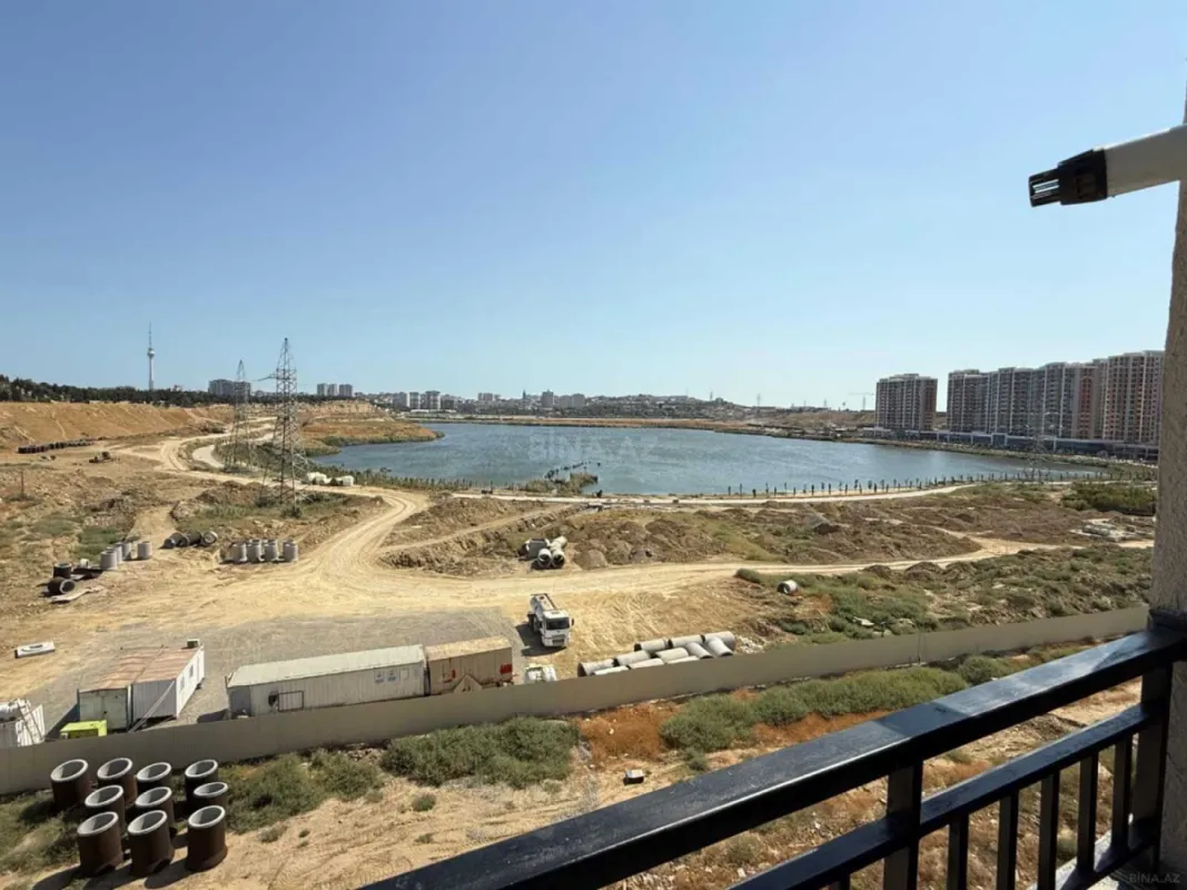 Satılır 4 otaqlı mənzil 130 m²