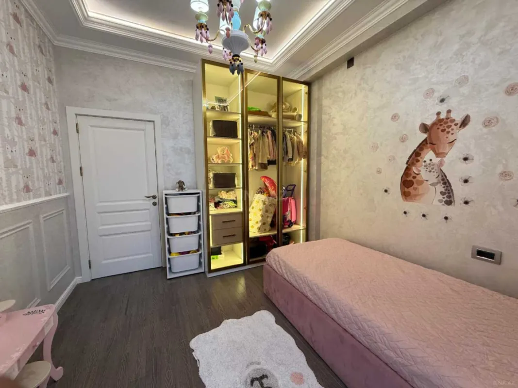 Satılır 4 otaqlı mənzil 130 m²