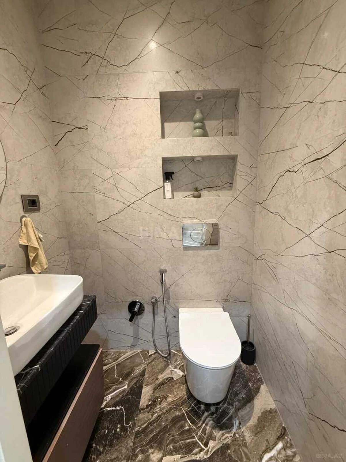 Satılır 4 otaqlı mənzil 130 m²