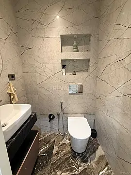 Satılır 4 otaqlı mənzil 130 m²