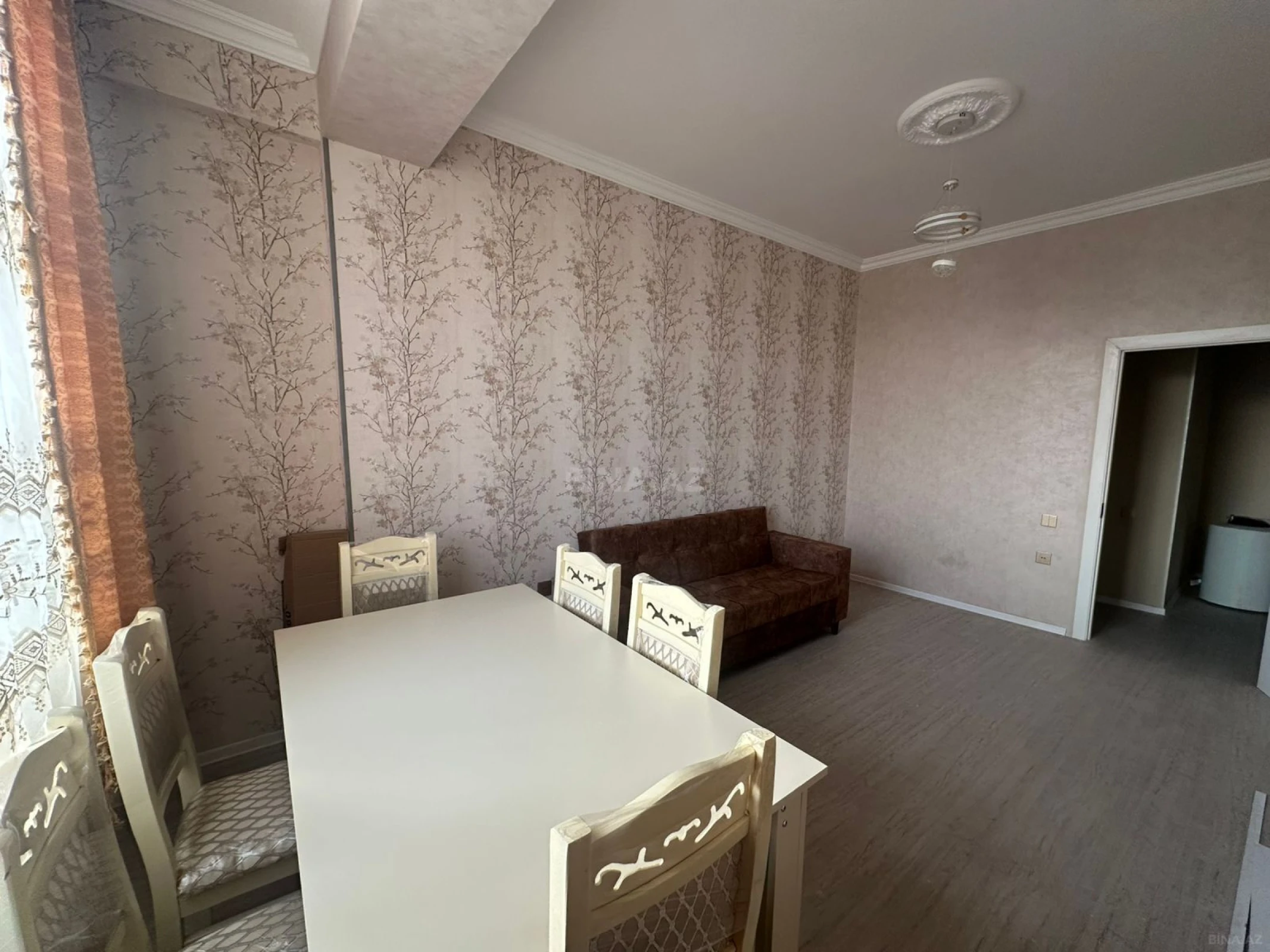 Kirayə verilir 2 otaqlı mənzil 85 m²