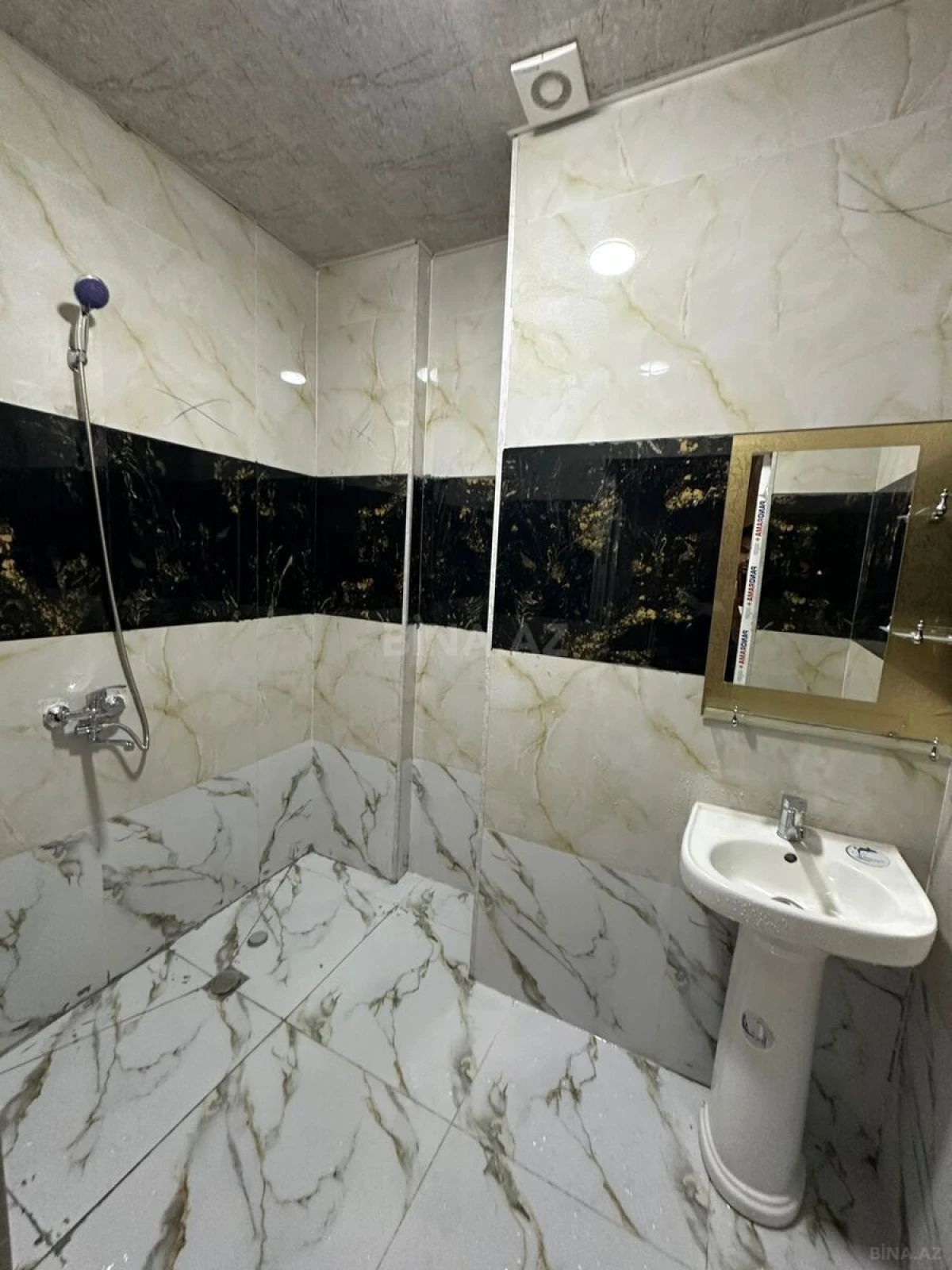 Kirayə verilir 2 otaqlı mənzil 85 m²