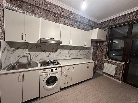 Kirayə verilir 2 otaqlı mənzil 85 m²