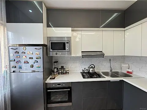 Satılır 2 otaqlı mənzil 65 m²