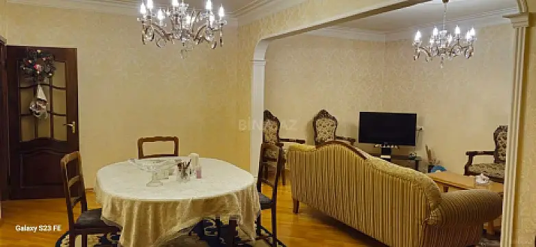 Satılır 5 otaqlı mənzil 120 m²