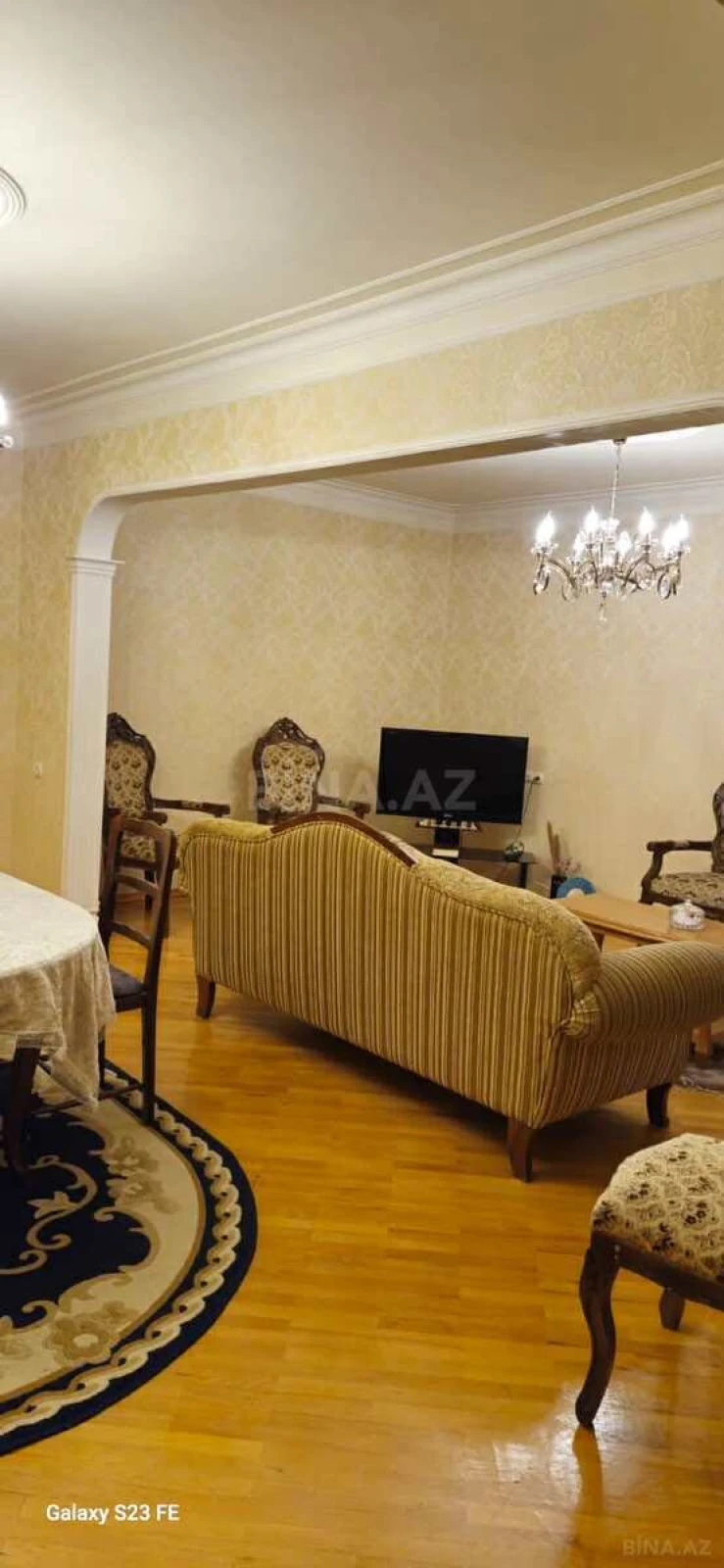 Satılır 5 otaqlı mənzil 120 m²