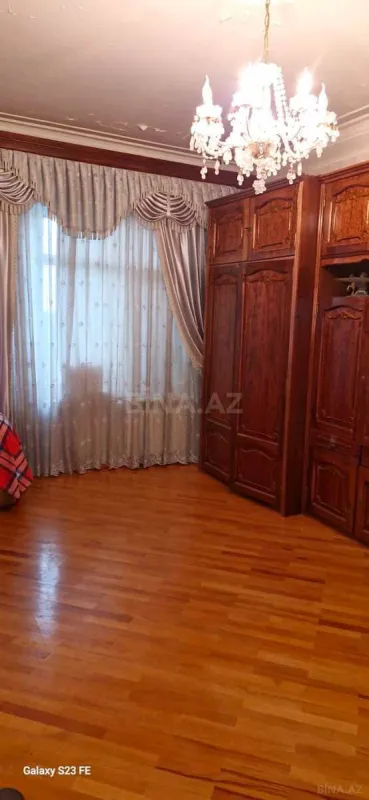 Satılır 5 otaqlı mənzil 120 m²