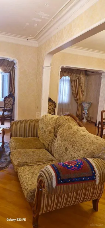 Satılır 5 otaqlı mənzil 120 m²