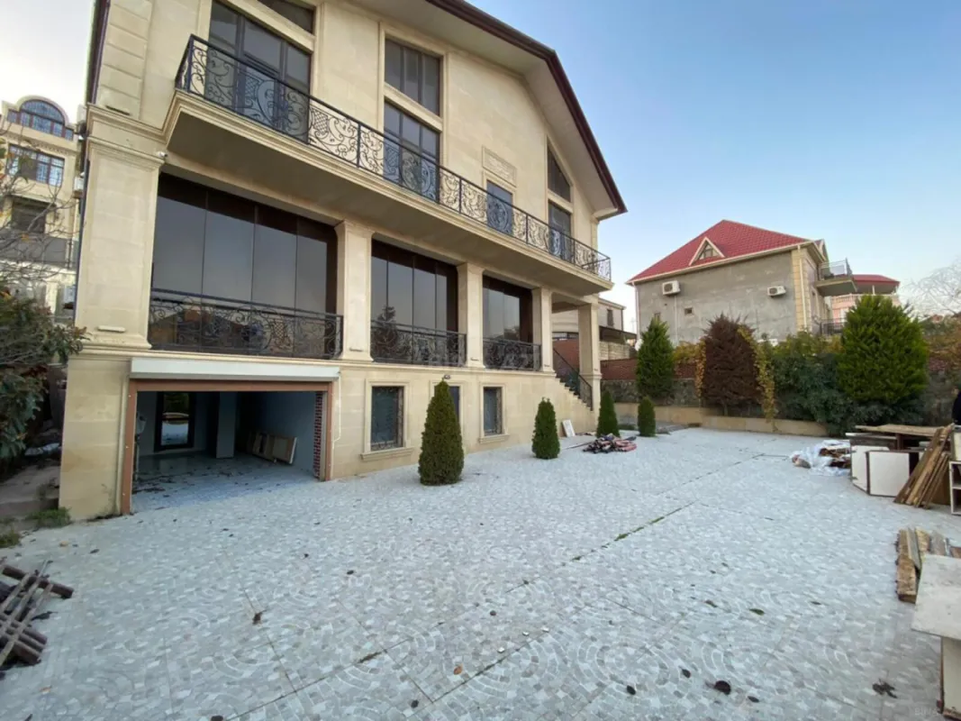 Satılır 5 otaqlı həyət evi 350 m²