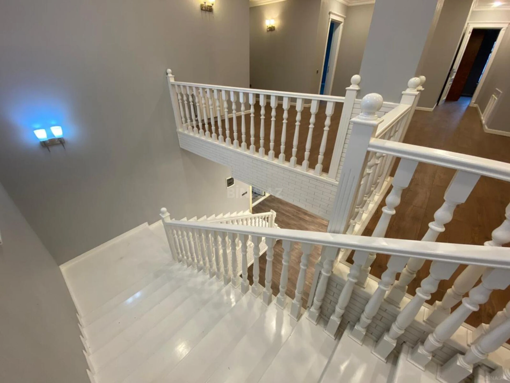 Satılır 5 otaqlı həyət evi 350 m²