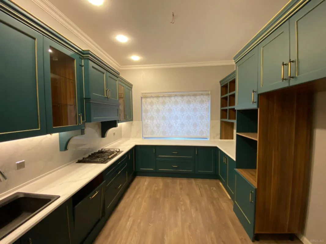 Satılır 5 otaqlı həyət evi 350 m²